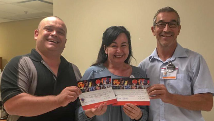 csm-mjo-tirage Femme heureuse d'avoir gagné des billets pour un festival