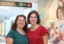 Deux femmes qui sourient