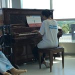 Jeunes-bénévoles-piano
