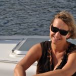Maritimes-Suzanne-Robichaud-sur-un-voilier