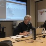 Dr Leduc essaie un prototype de masque pendant un appel conférence