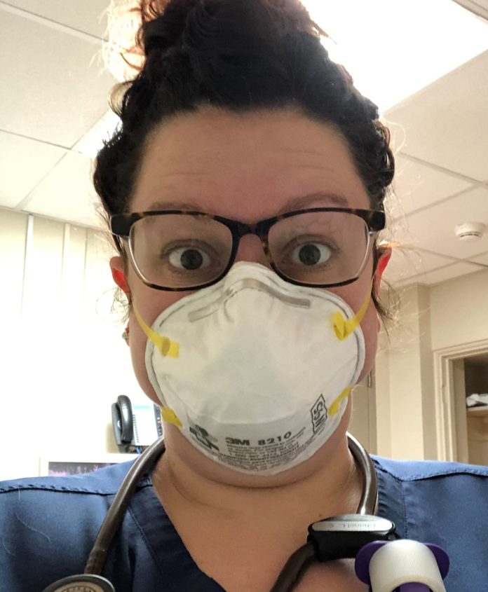 Chanel Lanthier avec son masque