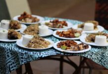 Plats de nourriture sur une table