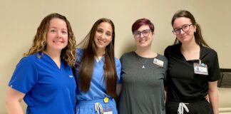 Retrouver espoir grâce à l’orthophonie Quatre femmes en scrubs souriantes